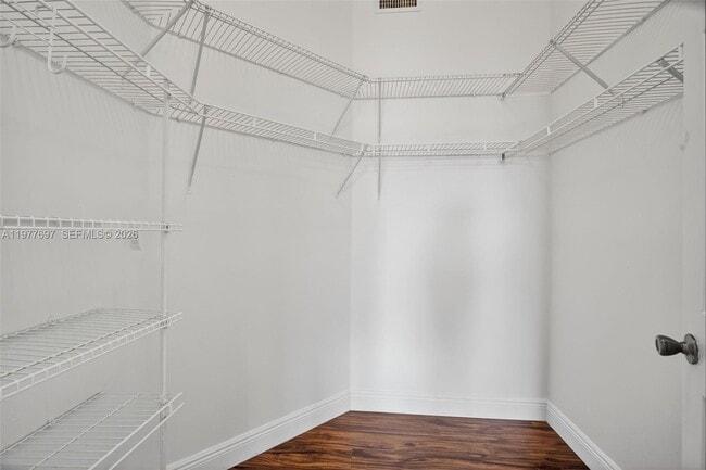 Building Photo - 10624 Plainview Cir