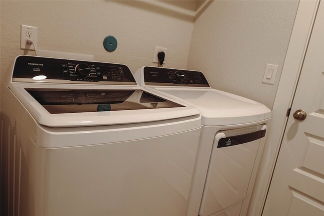 Building Photo - 8582 Blueberry Ash St