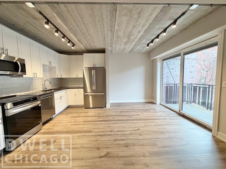 Building Photo - 938 W Carmen Ave