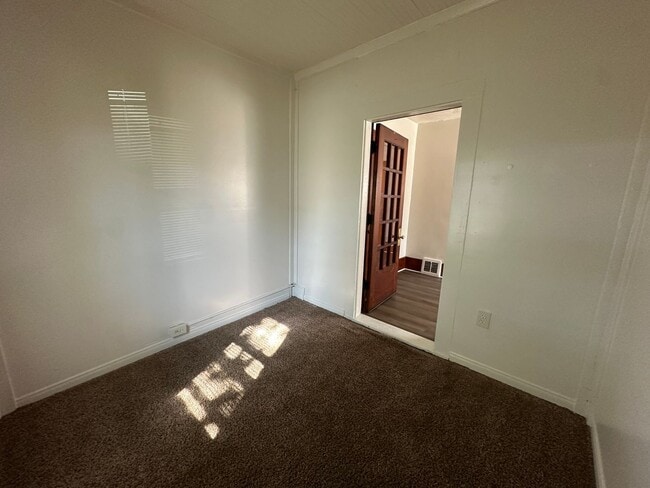 Building Photo - Wesley St 336-338 W