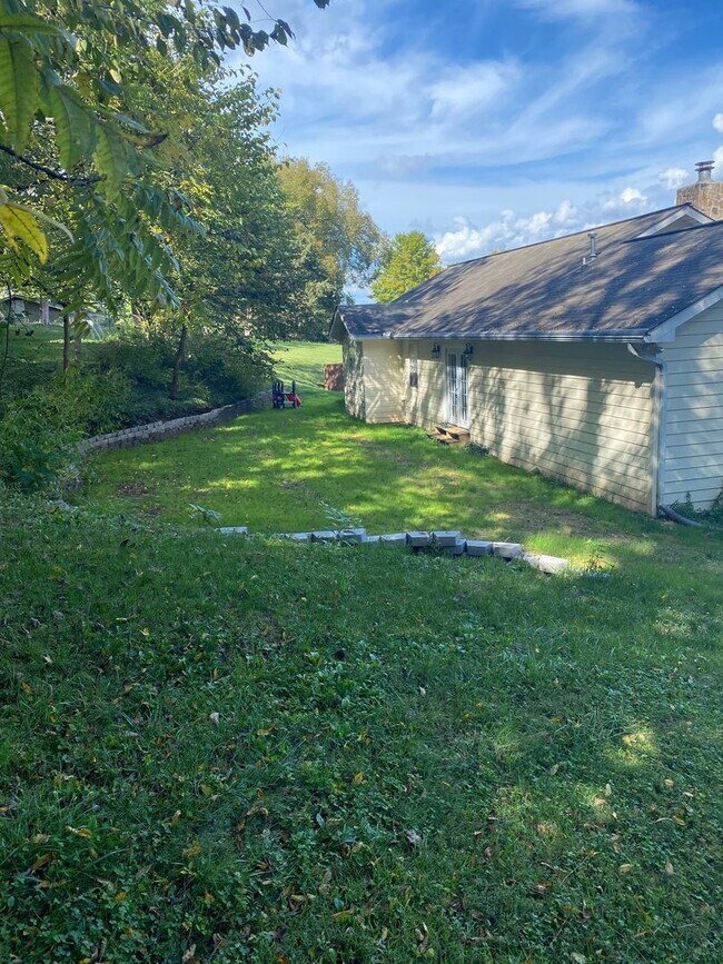 Building Photo - Springridge Lane