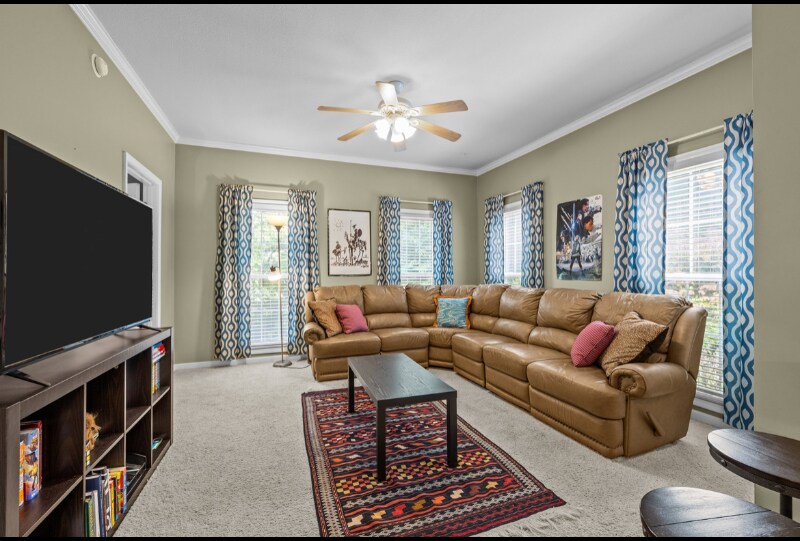 Building Photo - 42 Surrey Run