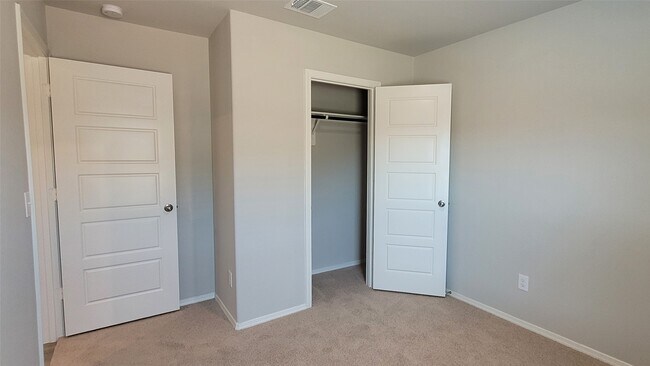 Building Photo - 526 Dalloway St