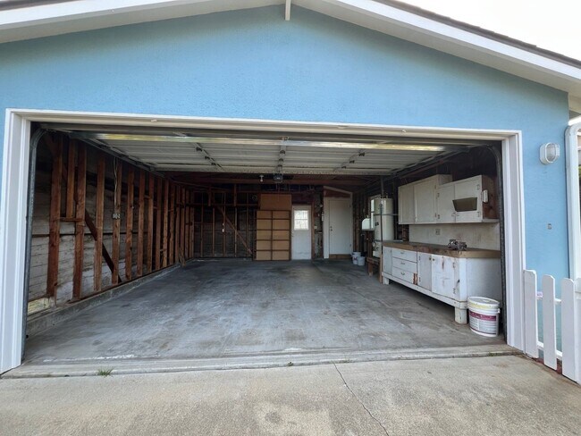 Building Photo - 2940 Birch Ave