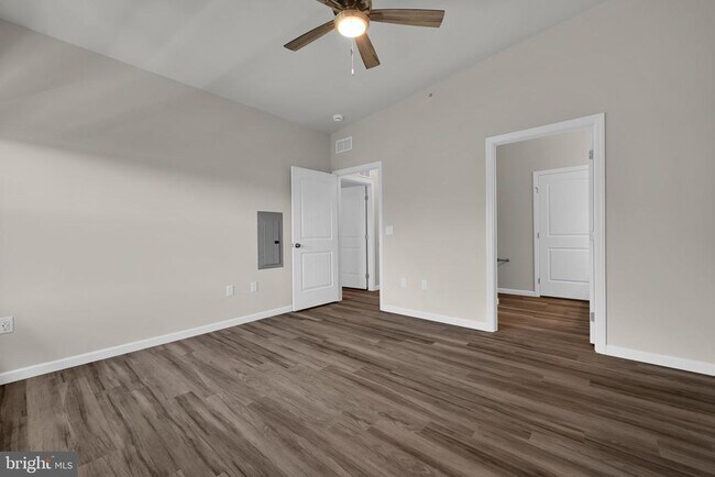 Building Photo - 1000 COLBY Ln