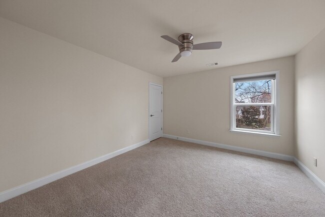 Building Photo - 3002 DaVinci Ct