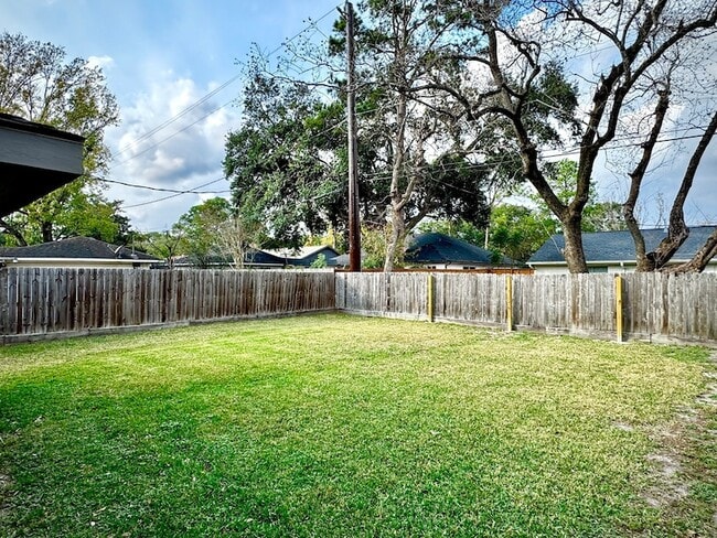 Building Photo - 5822 Yarwell Dr