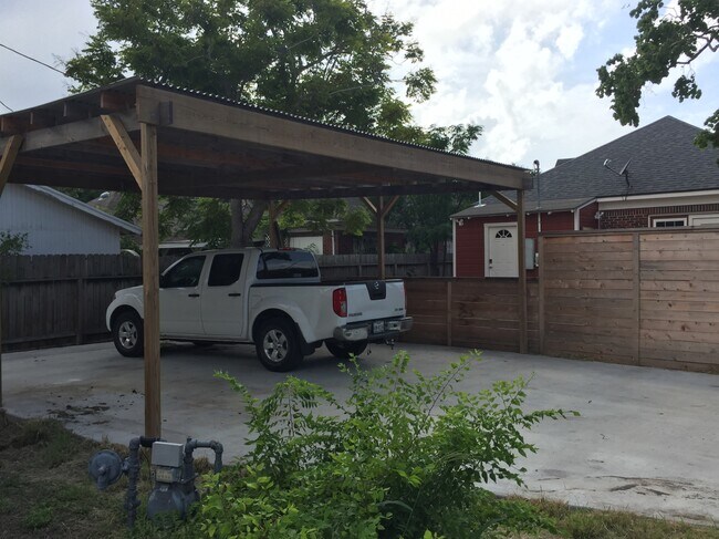 Building Photo - 301 Clifford St