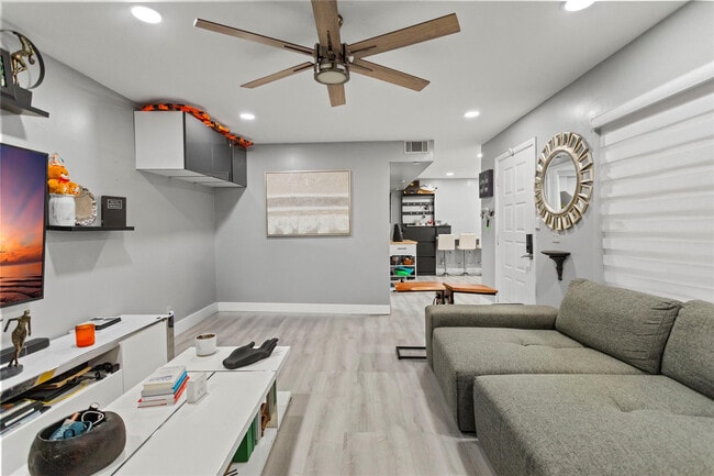 Building Photo - 22940 Oxford Pl