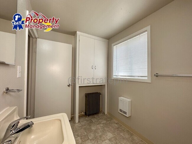 Building Photo - 1625 S Taggart St