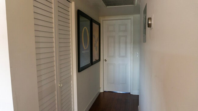 Building Photo - 4016 Lincoln A