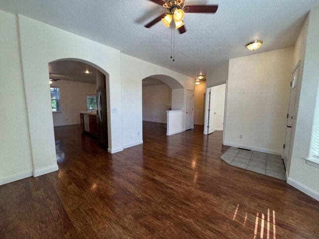 Building Photo - 3/2/2 Gorgeous Home In Gardnerville - Ruhe...