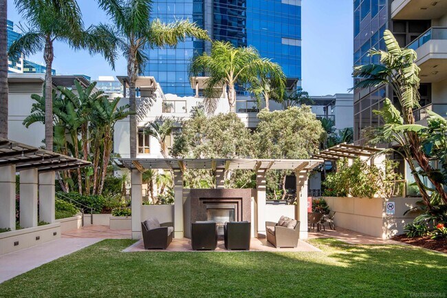 Building Photo - 700 W E St