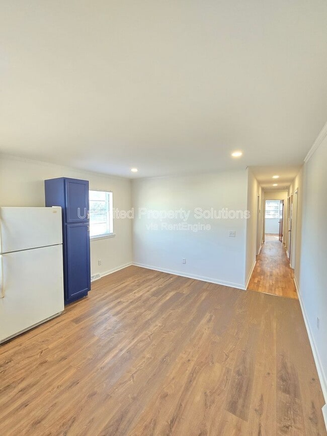 Building Photo - 6405 Myrtle Grove Rd