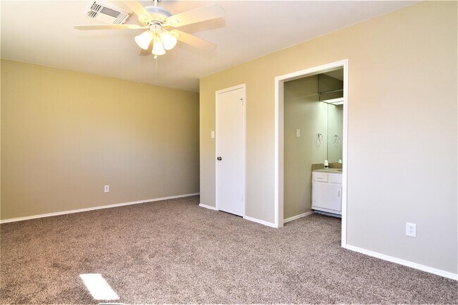 Building Photo - 3907 Almington Ln
