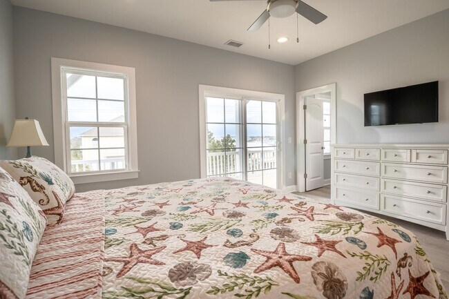 Building Photo - AWESOME OFF-SEASON SINGLE FAMILY BEACH HOM...