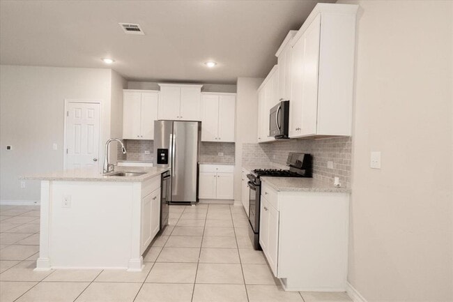 Building Photo - 7403 Albany Dr