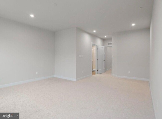 Building Photo - 24230 Ullapool Ter