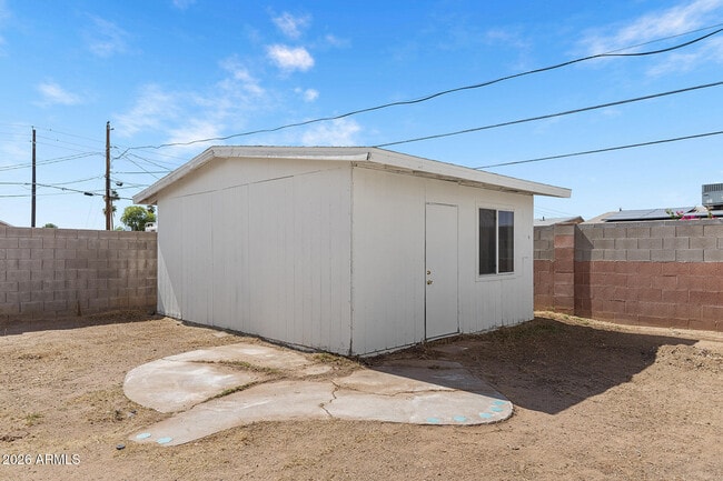 Building Photo - 2246 W Sierra St