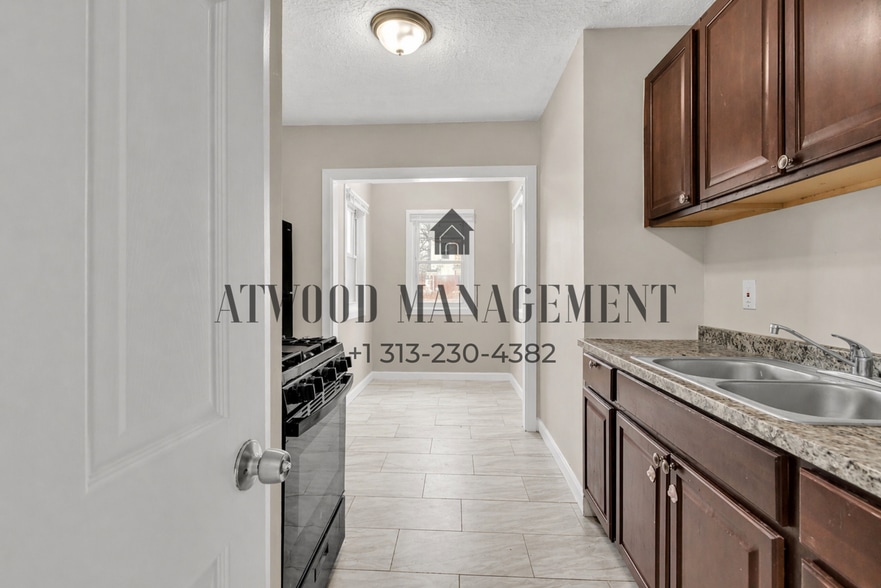 Building Photo - This beautifully updated 3-bedroom, 1-bath single-family home is ready for move-in!
