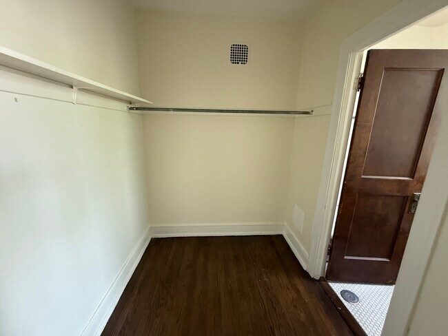 Building Photo - 4901 N Christiana Ave