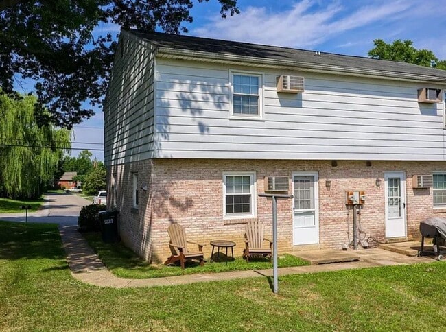 Building Photo - 131 Highview Dr