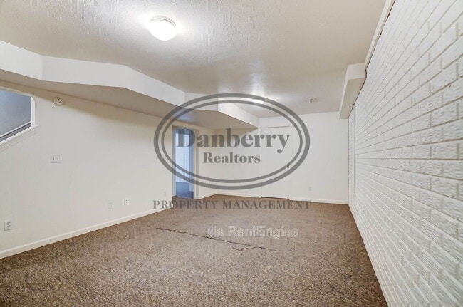 Building Photo - 3733 Willow Run Dr