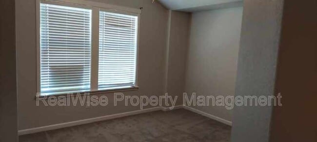 Building Photo - 5909 NE 57th Ave