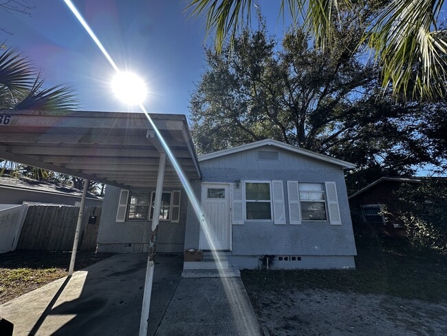 Building Photo - 3136 17th Ave S