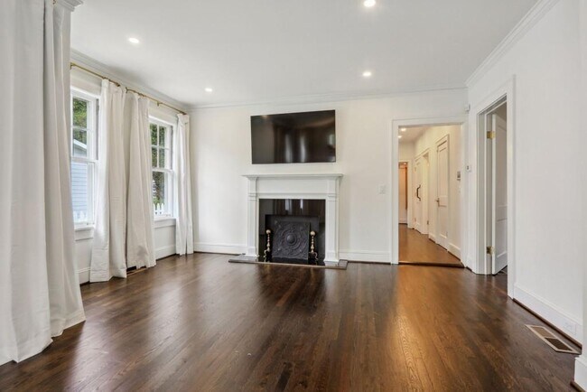 Building Photo - 2140 Fairhaven Cir NE