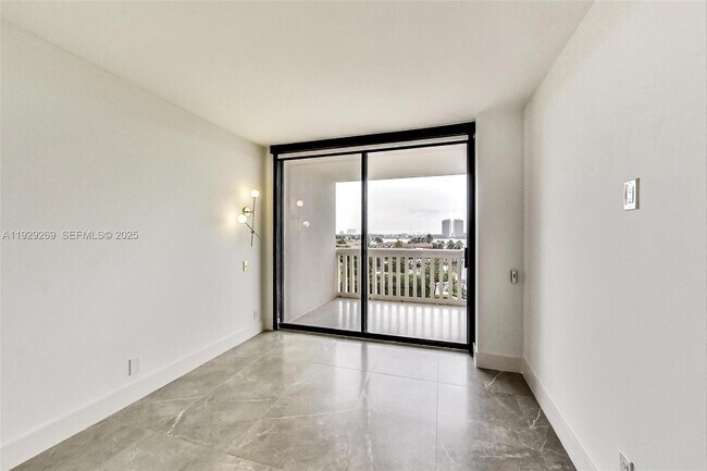 Building Photo - 1000 W Island Blvd