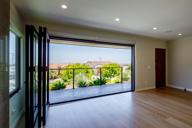 Building Photo - 412 Cll De Aragon