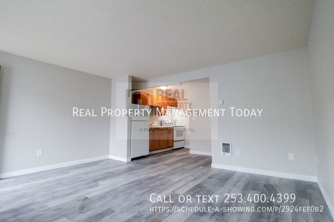 Building Photo - Upgraded 1bd 1ba apartment with fenced in ...