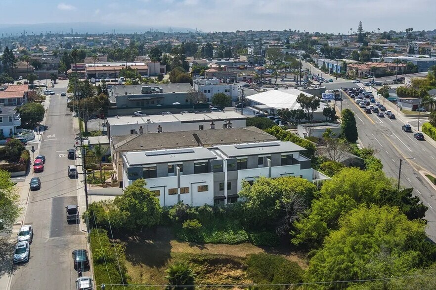 Building Photo - 617 Aviation Way
