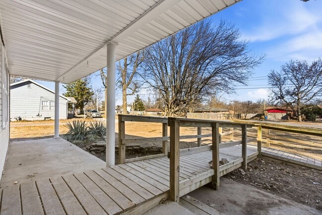 Building Photo - Updated home on large lot with GREAT SHOP!