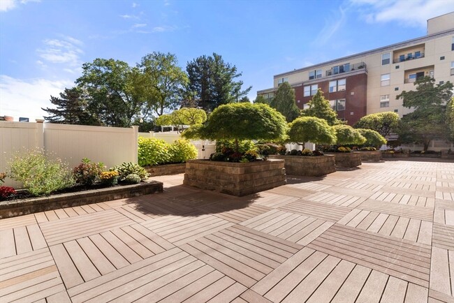 Building Photo - 20 Webster St