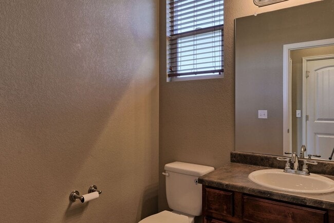 Building Photo - 3 Bedroom 2 1/2 Bath in Loveland