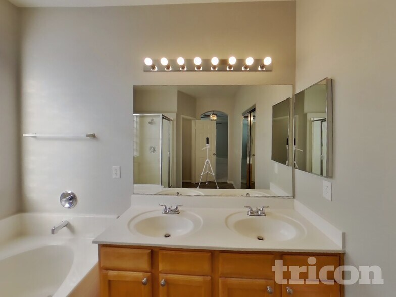 Building Photo - 2907 Extravagant Ave