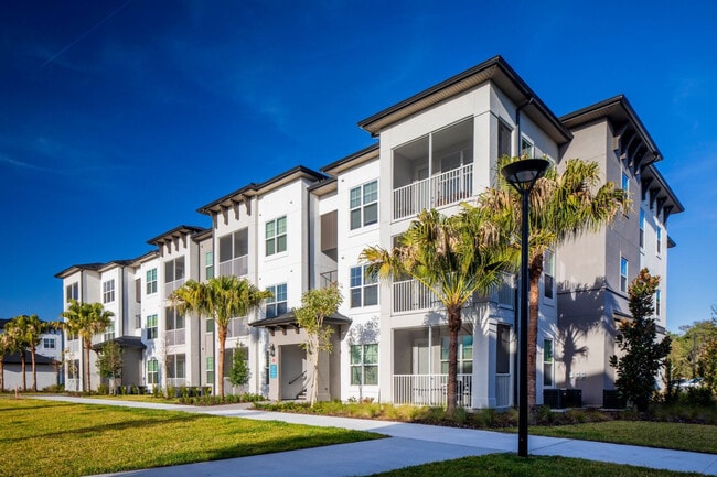 Building Photo - The Shores at Lake Howell