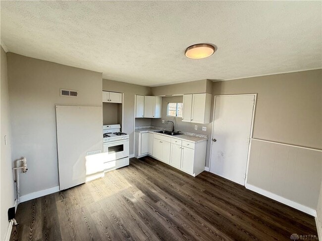 Building Photo - 612 Kirkwood Dr