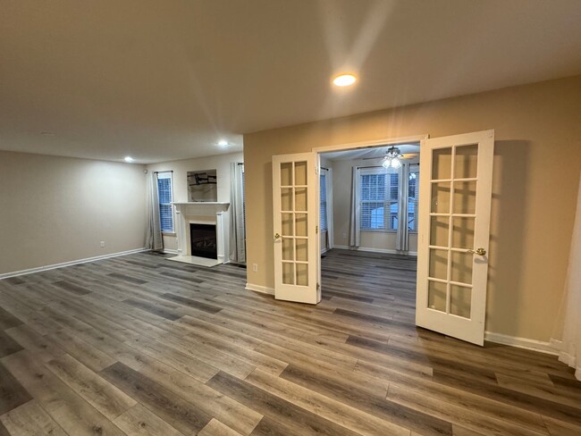 Building Photo - 3 Bedroom |  2.5 Bathroom Raleigh Home wit...