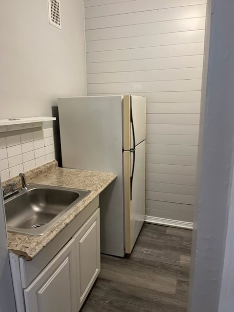 Building Photo - 1365 Clarence Ave