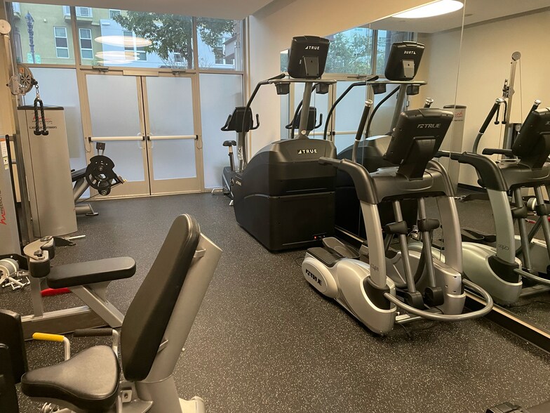 Building Photo - 550 15th St