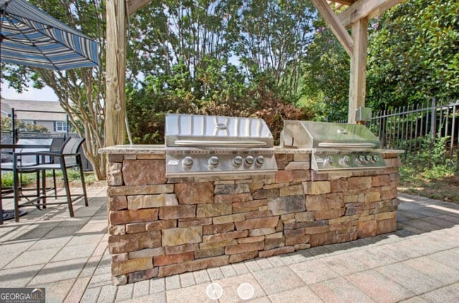 Building Photo - 7150 Peachtree Dunwoody Rd NE