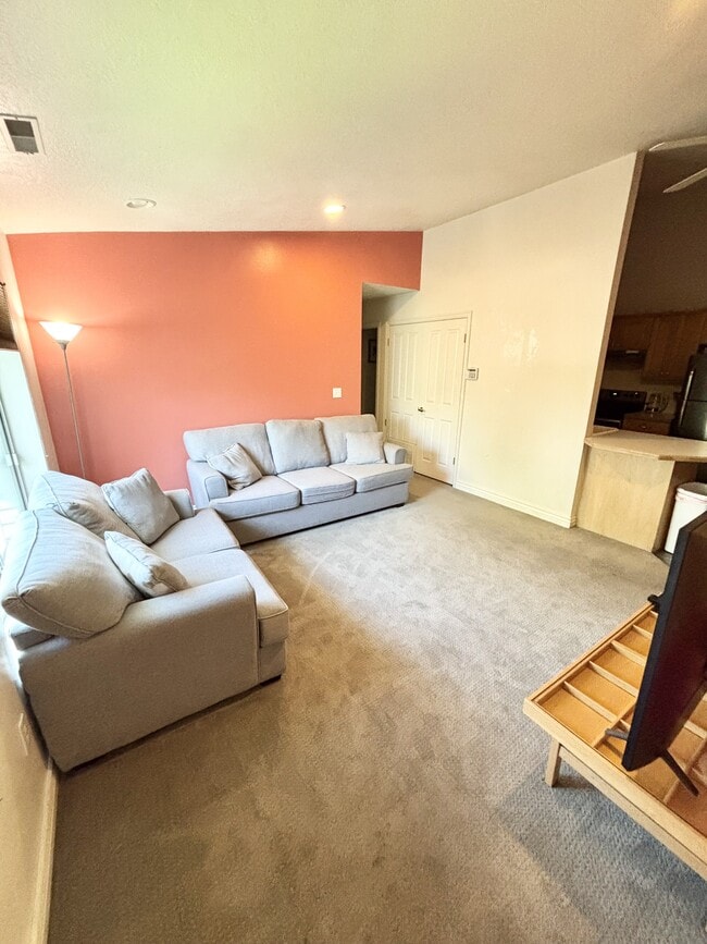 Building Photo - 1533 N 550 W