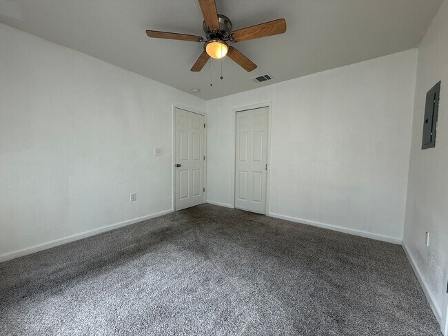 Building Photo - 908-910 Wells St