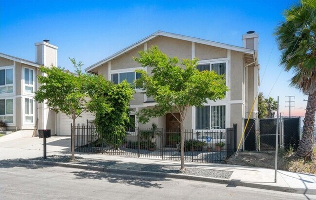 Primary Photo - 1600 Crescent Heights St