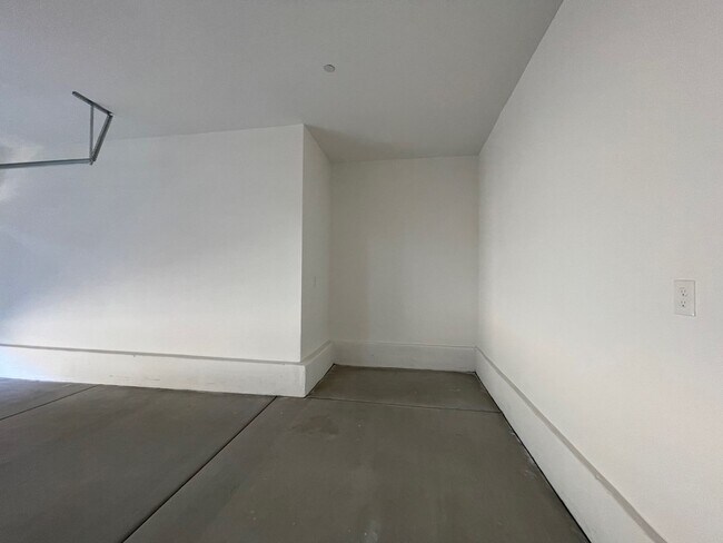 Building Photo - 3 BED 2.5 BATH 2 CAR GARAGE TOWNHOME FOR RENT IN CADENCE MASTER PLANNED COMMUNITY