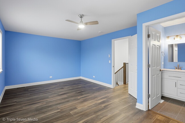 Building Photo - 777 E Golfview Dr