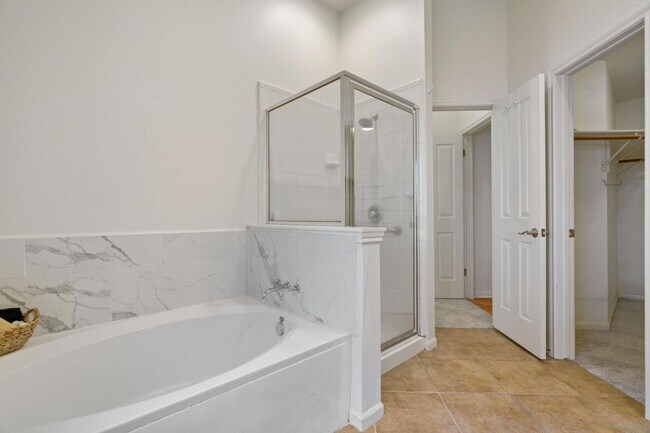 Building Photo - Spacious 4BR House in Austin